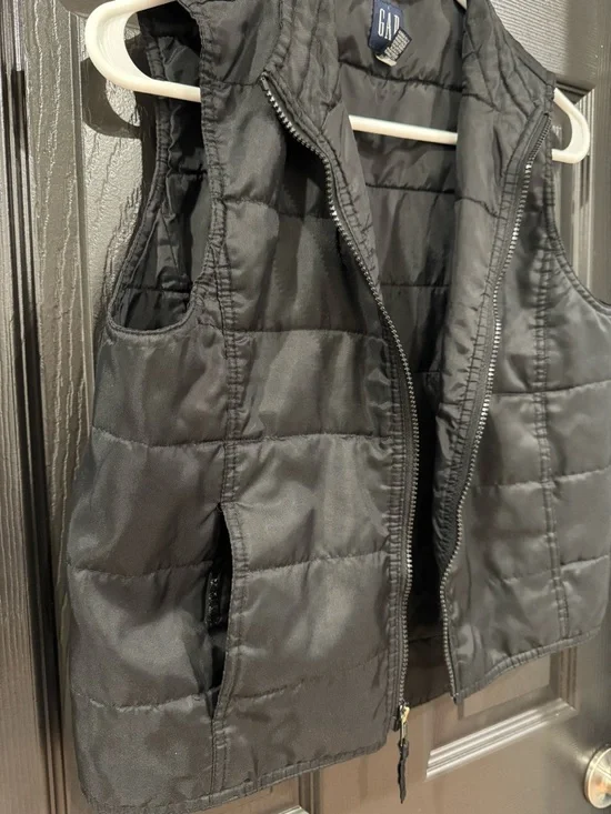 GAP Black Quilted Puffer Vest - Picture 3 of 5